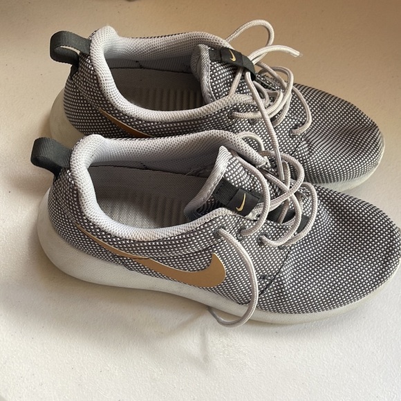 NIKE Roshe - Picture 4 of 5